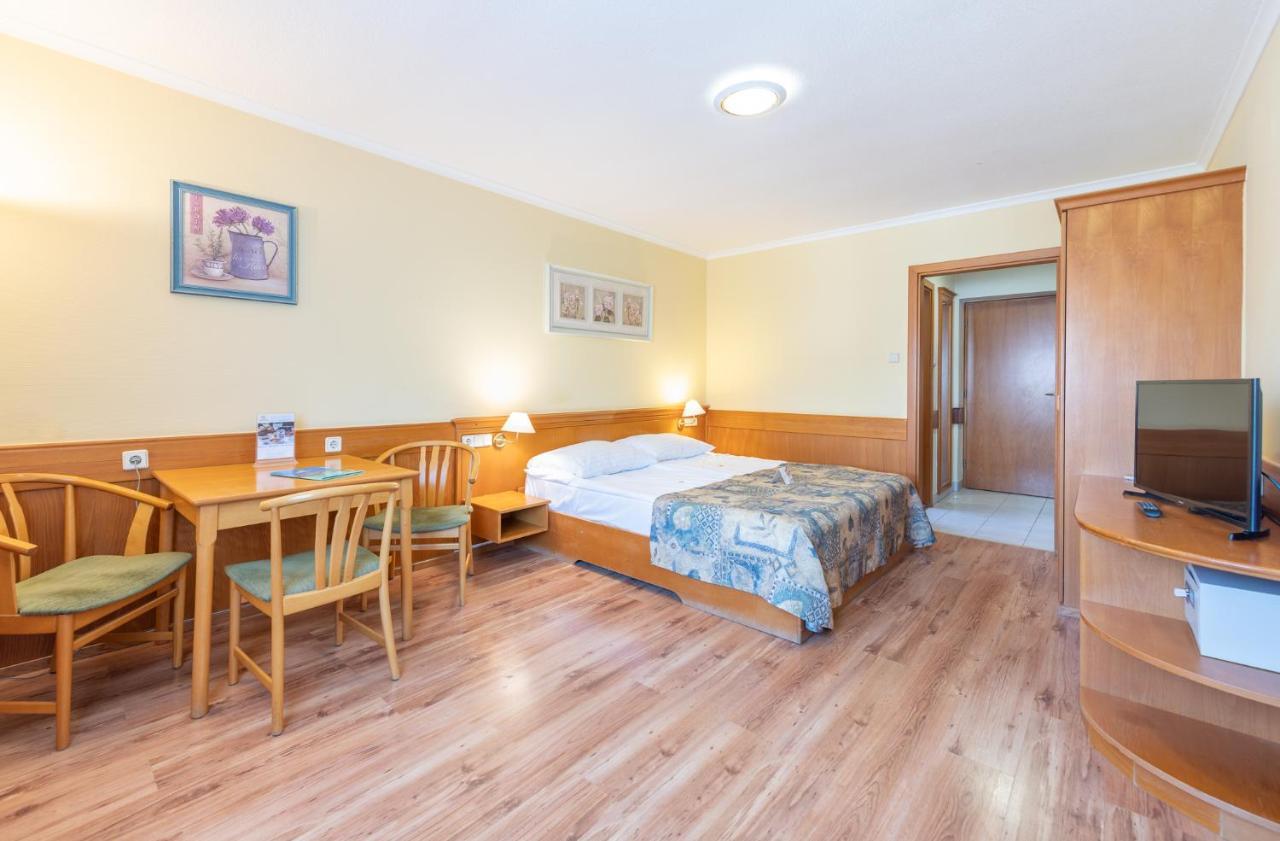 Holiday Club Apartman Hotel Hévíz المظهر الخارجي الصورة